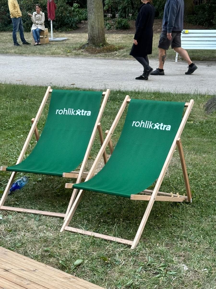Rohlík Extra branded zelená lehátka